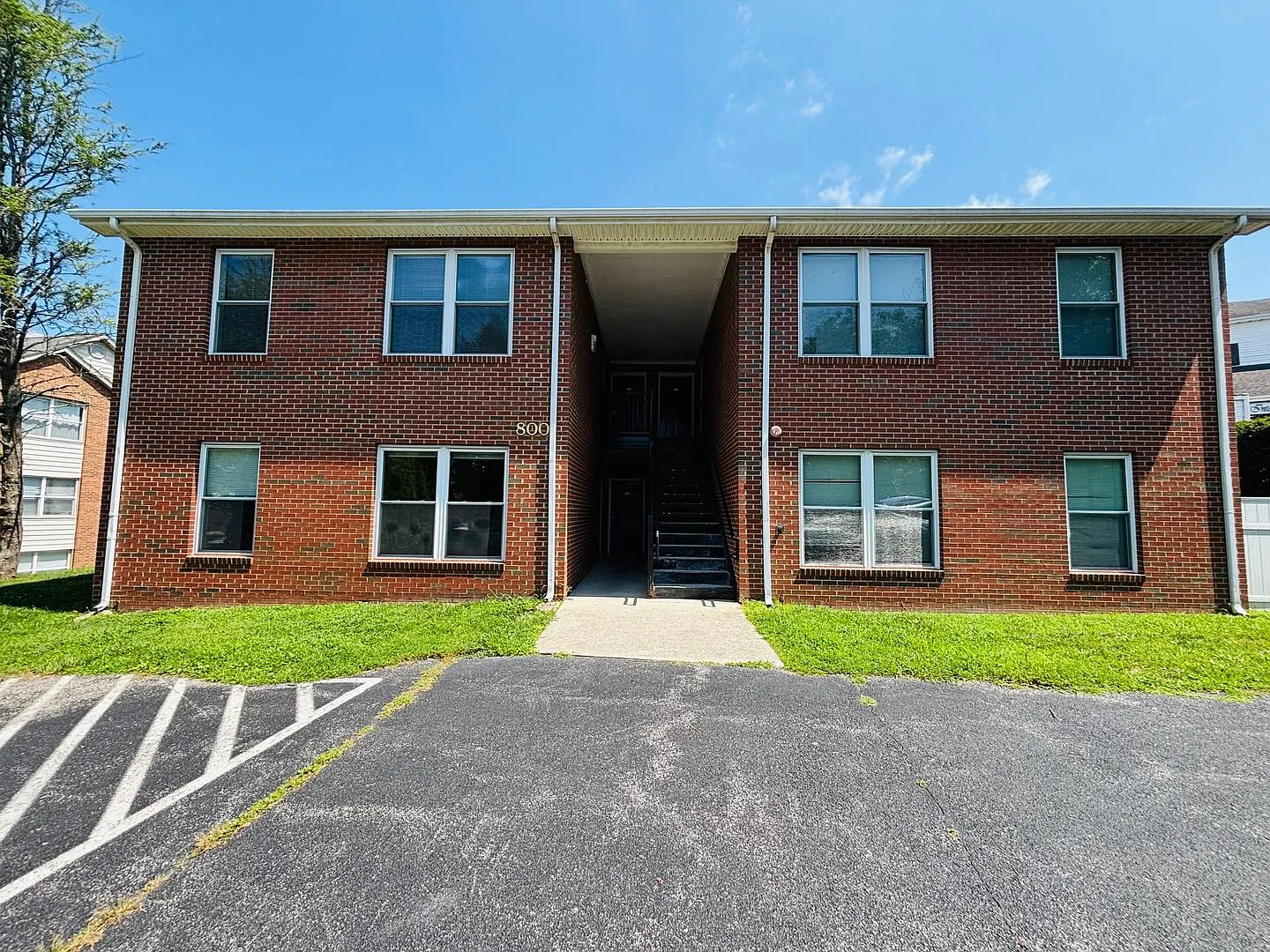 1 Bedroom, 1 Bath Apartment — Photo 3