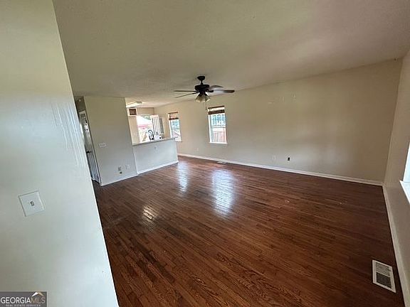 3rd image of 213 Hardy Ave SW