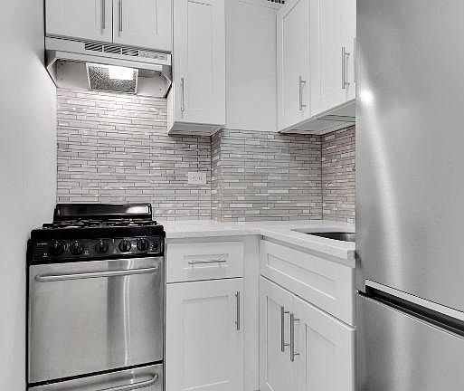 3rd image of 210 E 36th St APT 8F