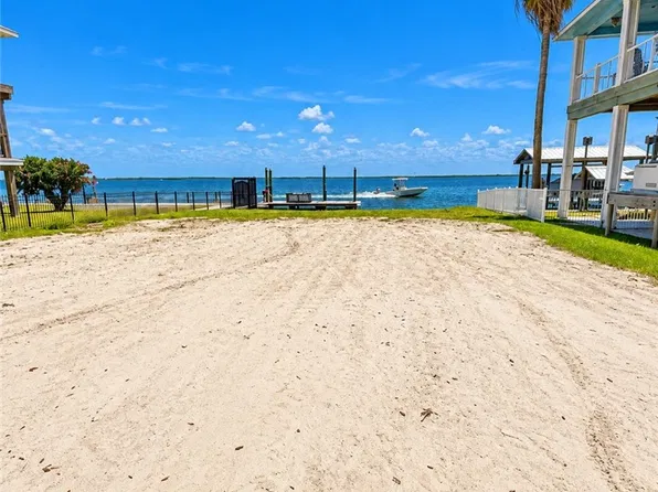 123 Ocean Dr, Rockport, TX 78382