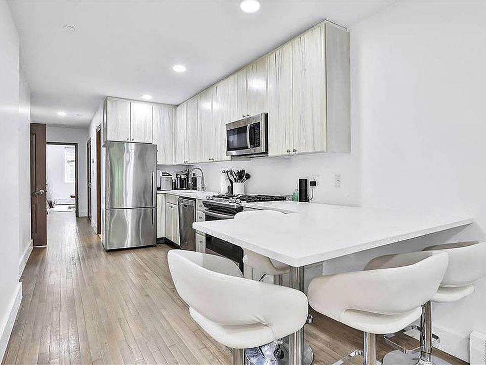 1st image of 3368 Bay Ct Unit 2B