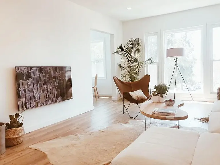 1321 S Burnside Ave — Photo 10