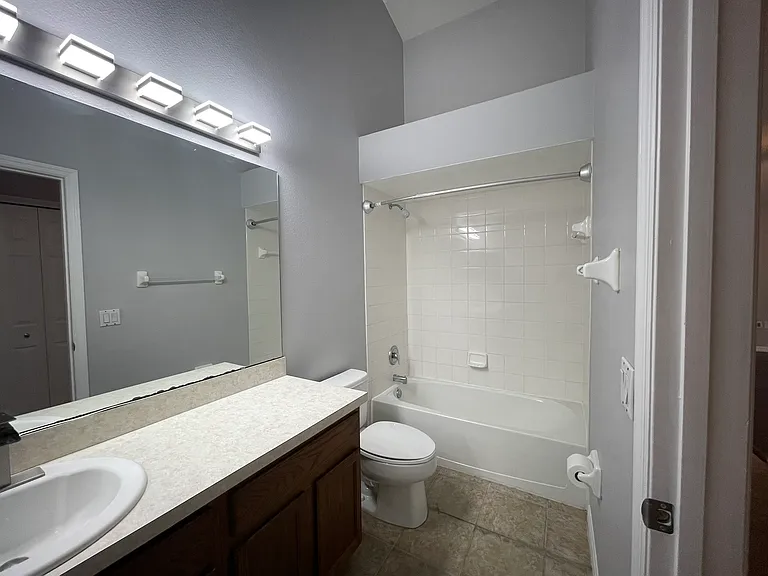 13826 Mirror Lake Dr — Photo 15