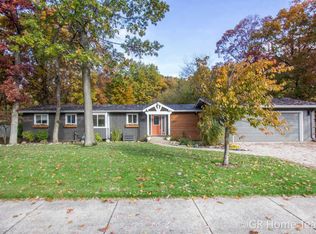 2977 Manitou Dr NE, Grand Rapids, MI 49525