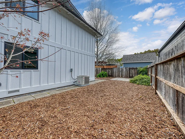 295 Foothill Blvd — Photo 3