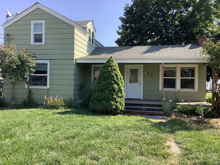 2439 Homedale Rd — Photo 1