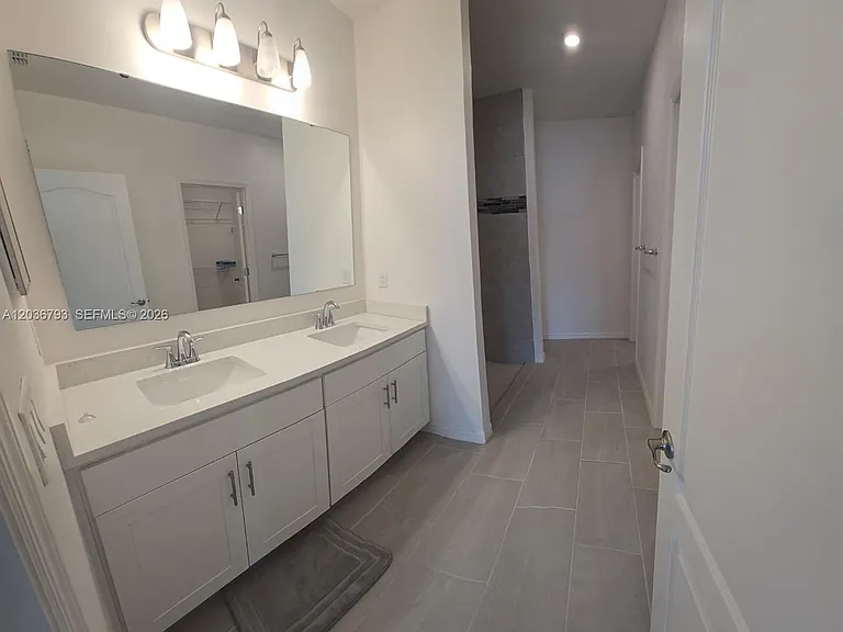 10500 SW Vasari Way — Photo 3