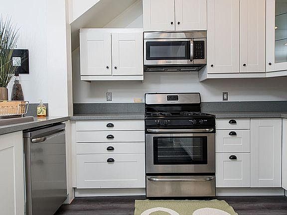 4th image of 921 N West Knoll Dr #923