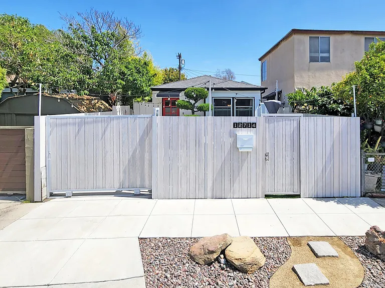 12714 Short Ave — Photo 7