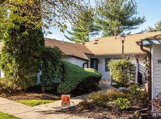 207 Wind Hollow Ct, Mahwah, NJ 07430