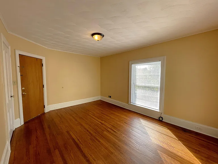 110-112 Elm St #112B — Photo 4