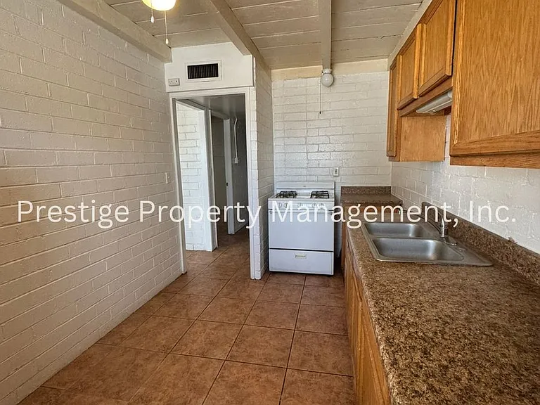 2201 E Grant Rd #19 — Photo 4