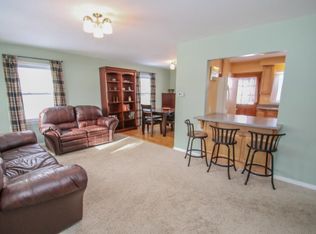 506 E Courtland Pl, Whitefish Bay, WI 53211