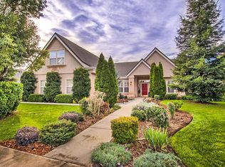 2733 Western Oak Dr, Redding, CA