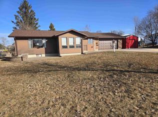 412 E 2nd St, Riceville, IA 50466