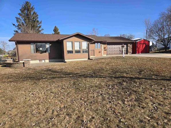 412 E 2nd St, Riceville, IA 50466