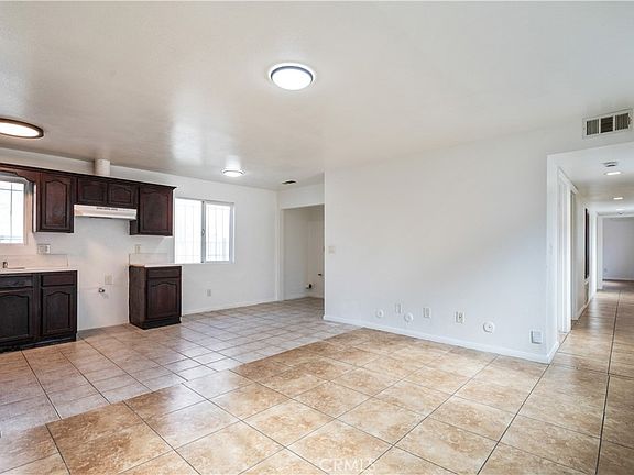 2nd image of 1585 E 48th Pl