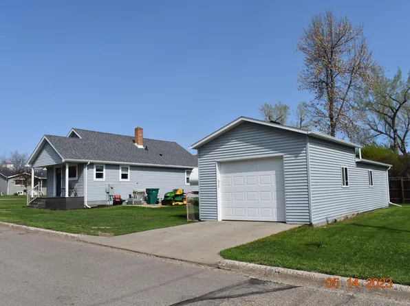 308 3rd St NE, Garrison, ND 58540