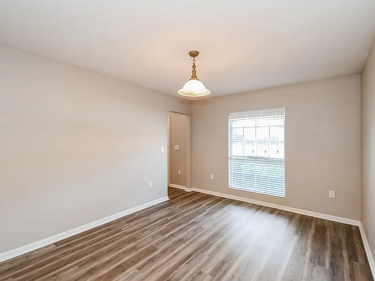 801 Crystal Spring Way St — Photo 7