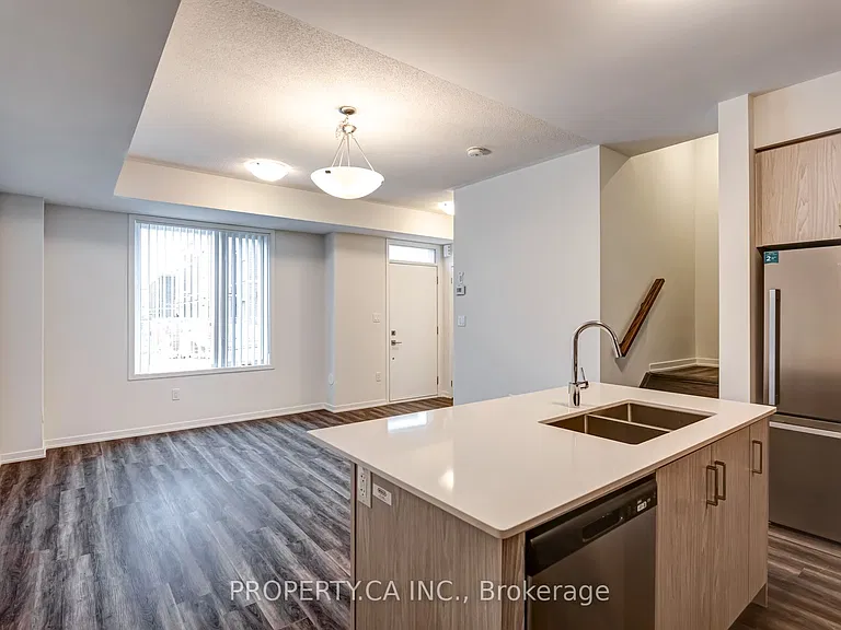 80 Honeycrisp Cres #Townhouse 377 — Photo 9