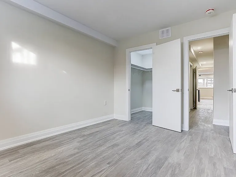 2071 Keele St #LOWER — Photo 19