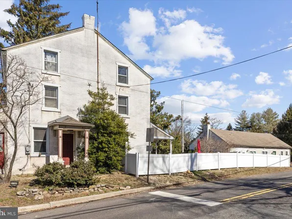 2700 N Charlotte St, Gilbertsville, PA 19525