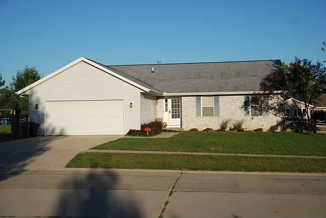 1204 Center St photo 1