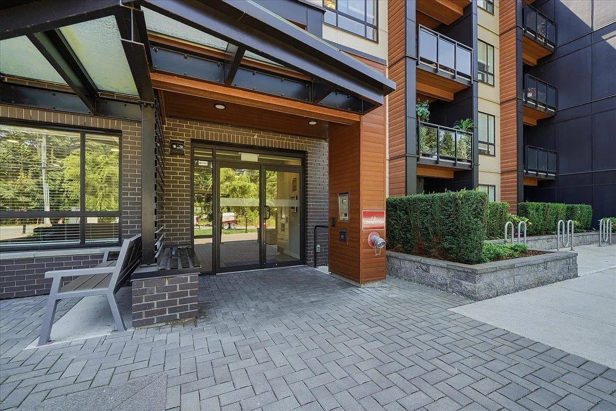 2 bed, 2.0 bath, 738 sqft, $2,195 — Photo 1