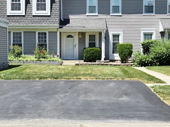 1294 Downing St, Roselle, IL 60172