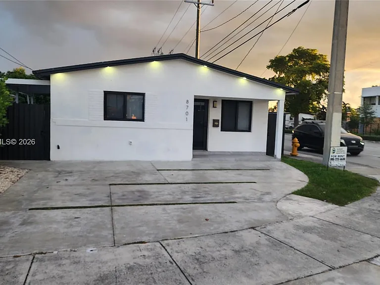 8701 SW 36th St — Photo 1