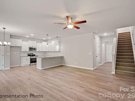 5th image of 203 Roxanna Ct