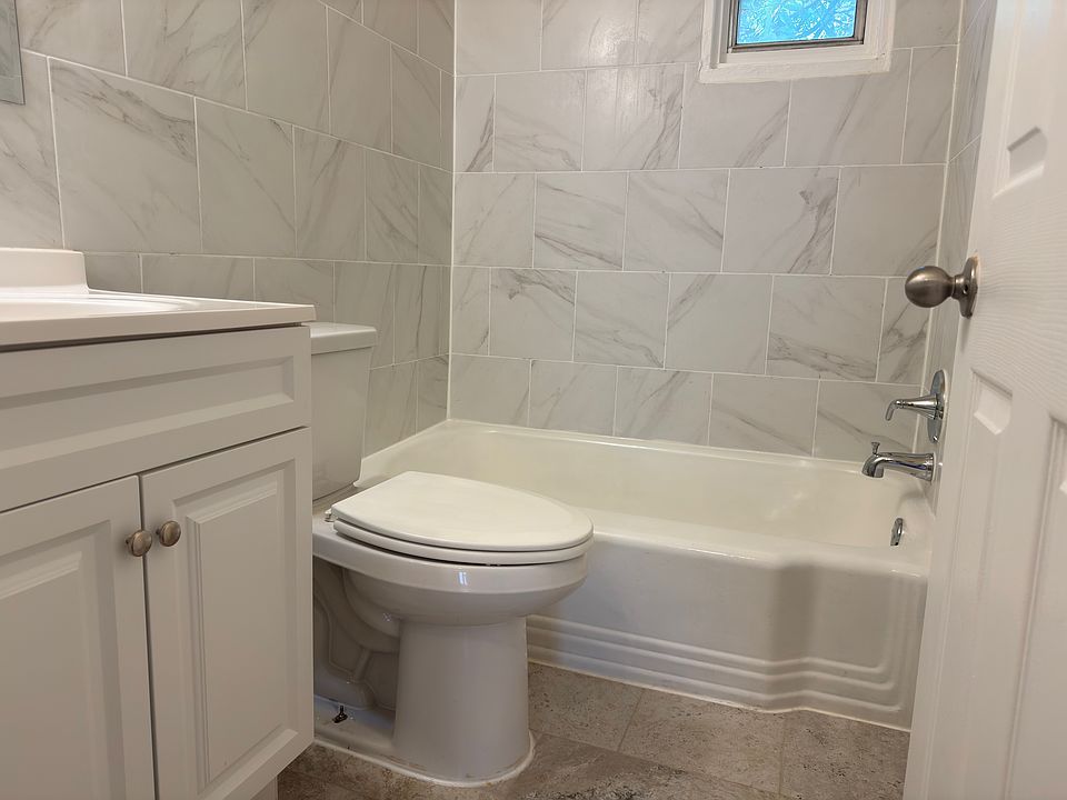 hall full bath on upper level