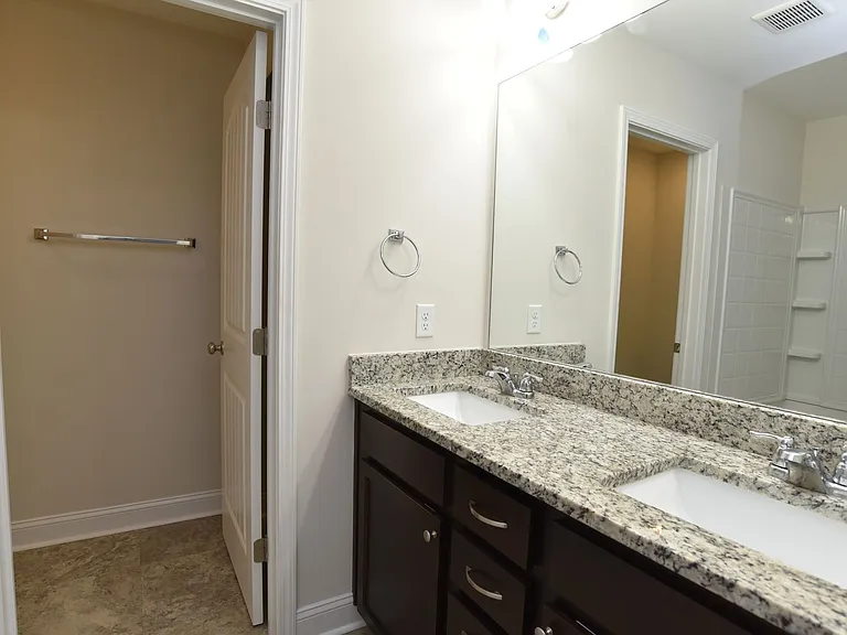 411 Ferguson Ln — Photo 13