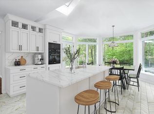 11 Robin Hood Rd, Pound Ridge, NY 10576