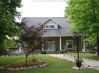 402 Highwater Dr, Letart, WV 25253