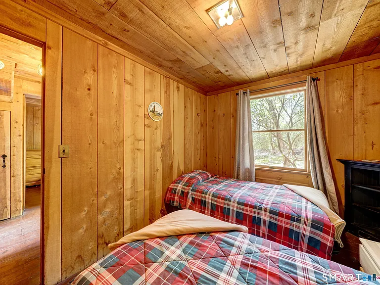 1 Island Chalet — Photo 10