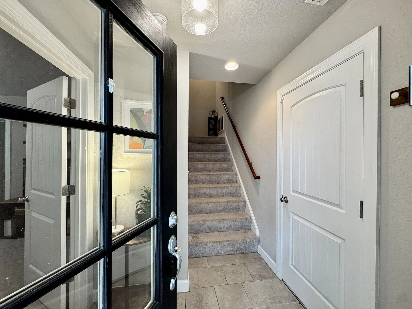 Ready 09-08-26!! 3 Primary Suites - End-Unit - Attached Garage - All Appliances Convey!! — Photo 3