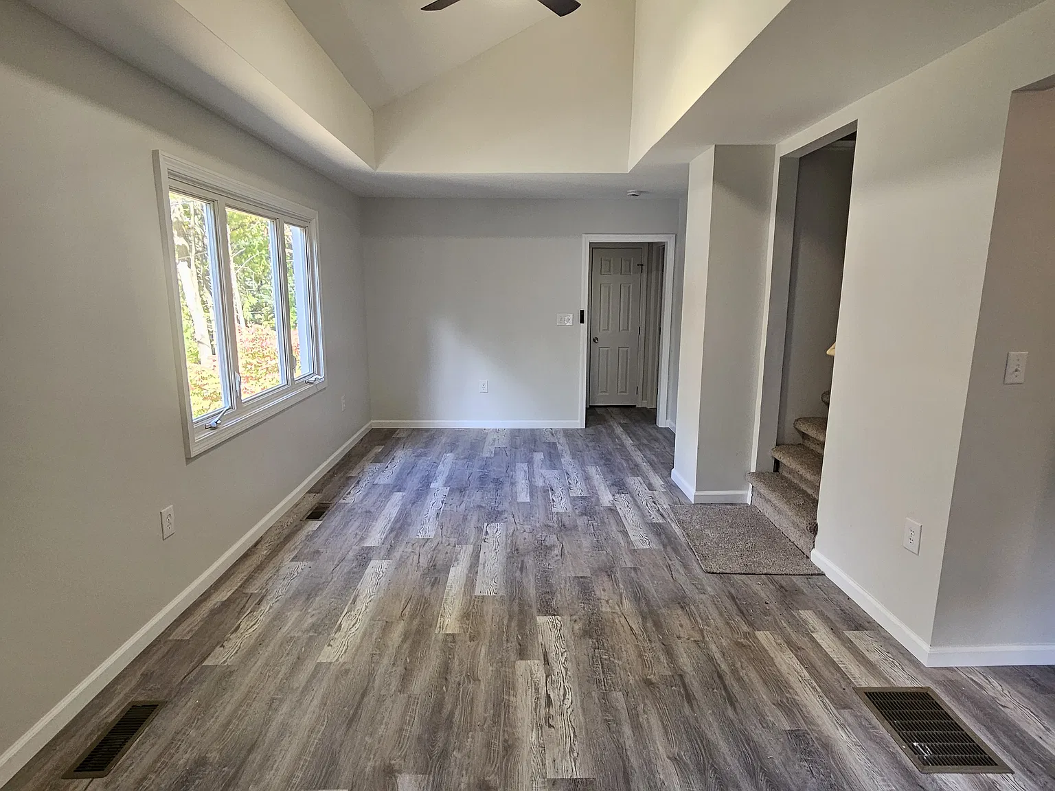 3 bed, 1064 sqft, $2,500 — Photo 3
