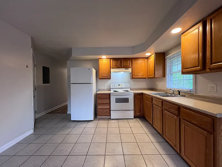 325 S Courtland Ave #4 — Photo 5