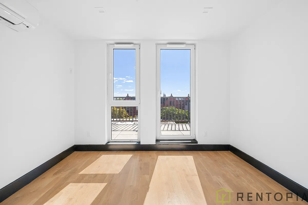 Building Photo - 832 Lexington Ave #603C