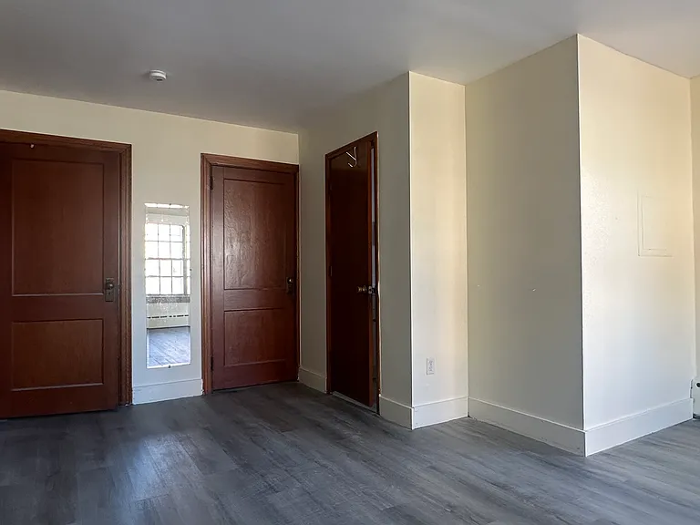 54 Vineyard Ave — Photo 3