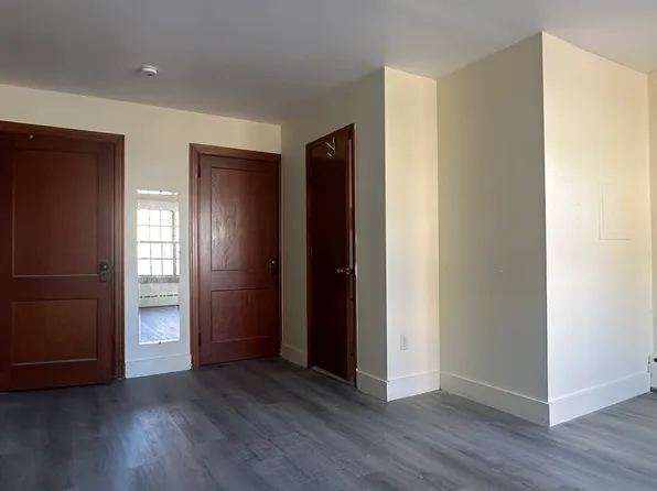 54 Vineyard Ave, Highland, NY 12528