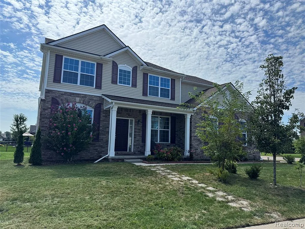 4 bed, 2.5 bath, 2953 sqft, $3,650 — Photo 2