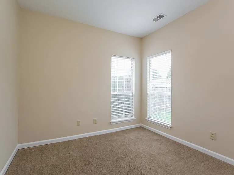 495 Anna Ave — Photo 13