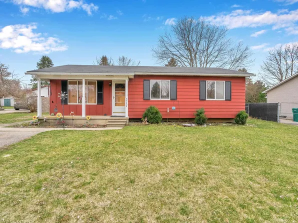 317 Scarlett Oak Dr, Perry, MI 48872