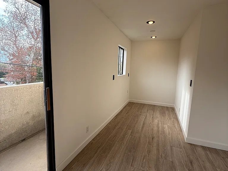 10330 Riverside Dr #B — Photo 11