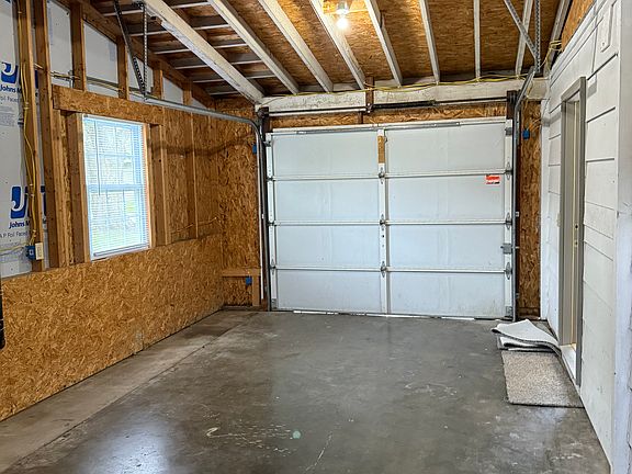 3rd image of 800 Hemlock St