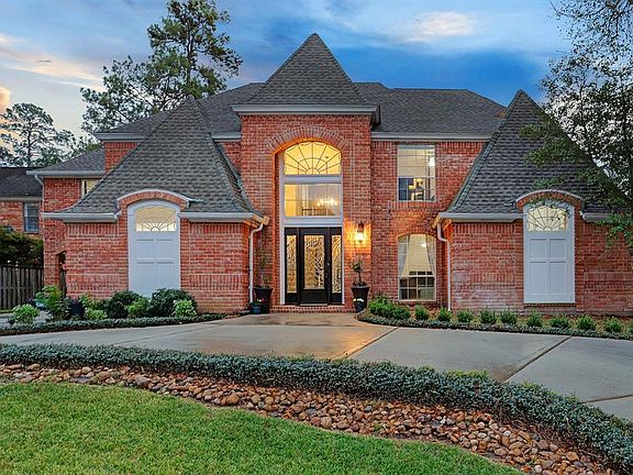 Quiet Cul de sac street. Peaceful neighborhood with only 65+/- homes