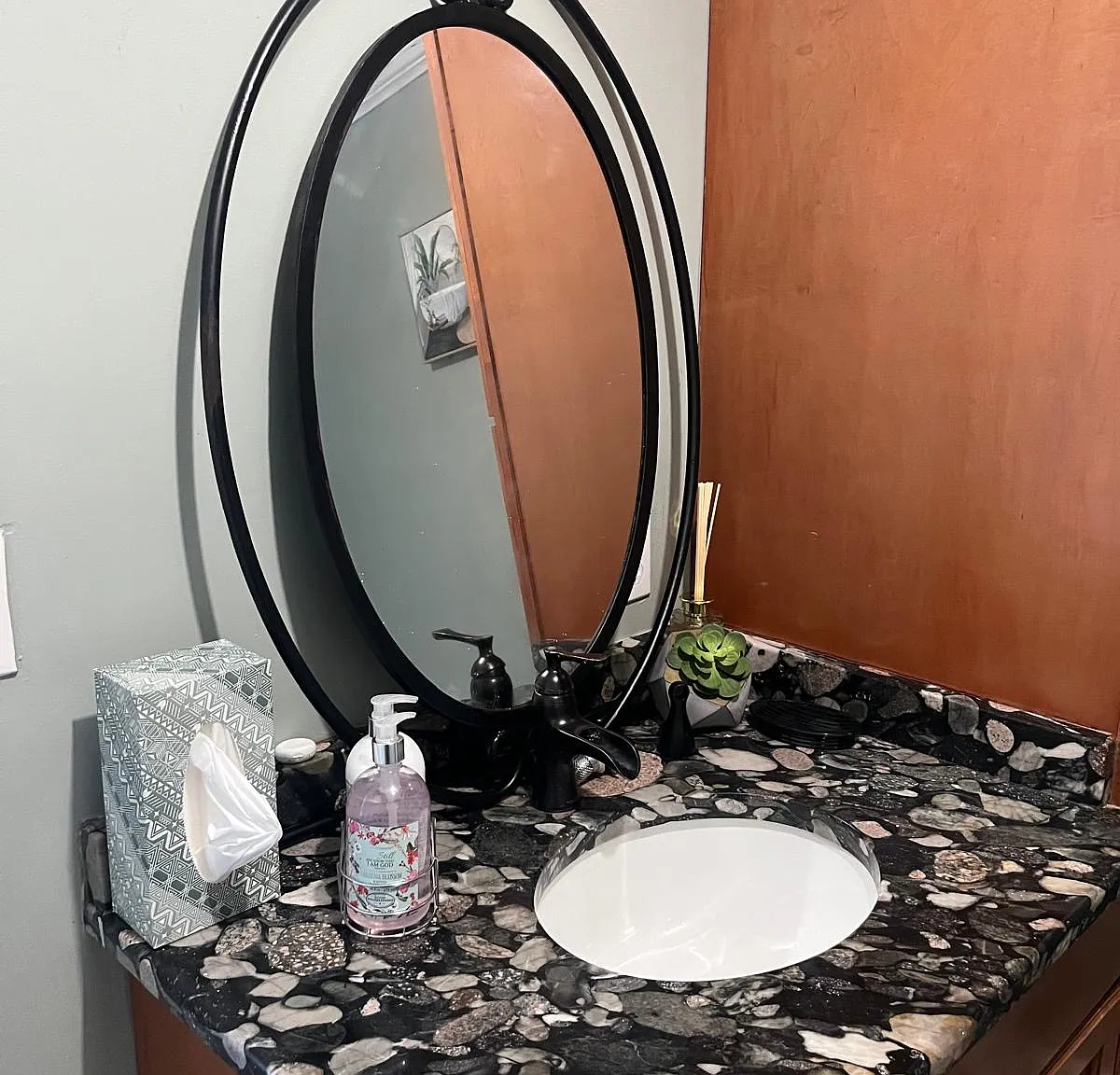 4 bed, 2016 sqft, $6,000 — Photo 2