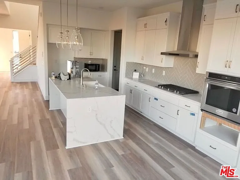 1605 Plumas Dr — Photo 3